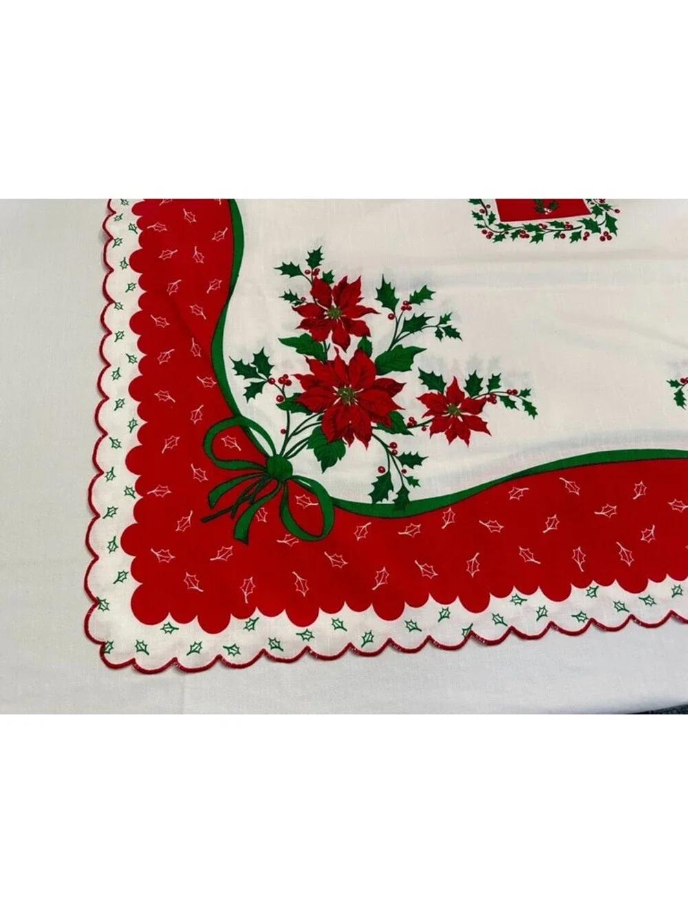 Christmas Holly Poinsettia Tablecloth White Red Rectangle Scalloped Edge 48.5x67